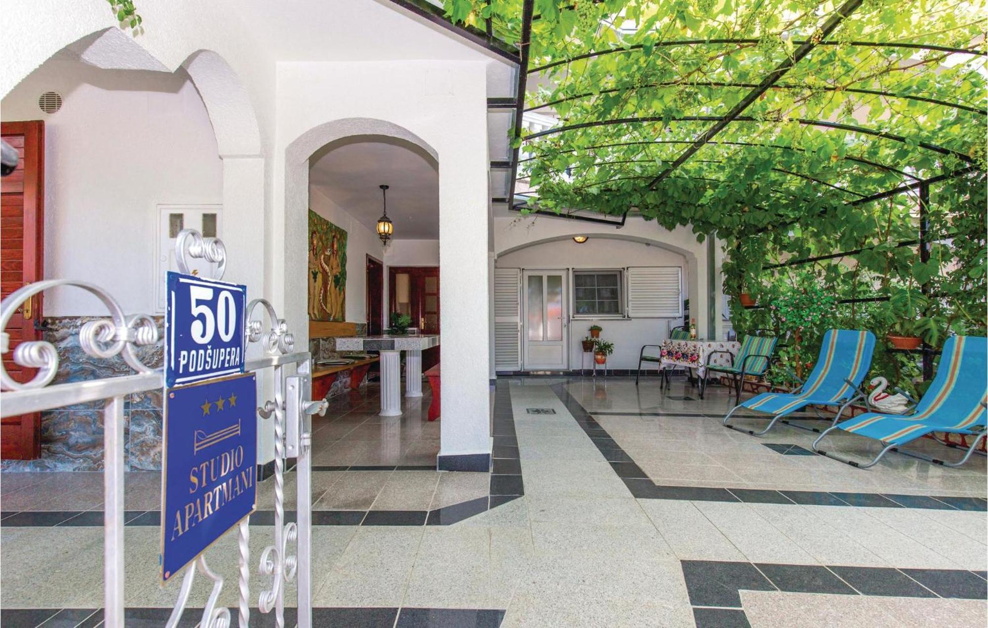 Stunning Apartment In Crikvenica With Kitchen Exterior foto